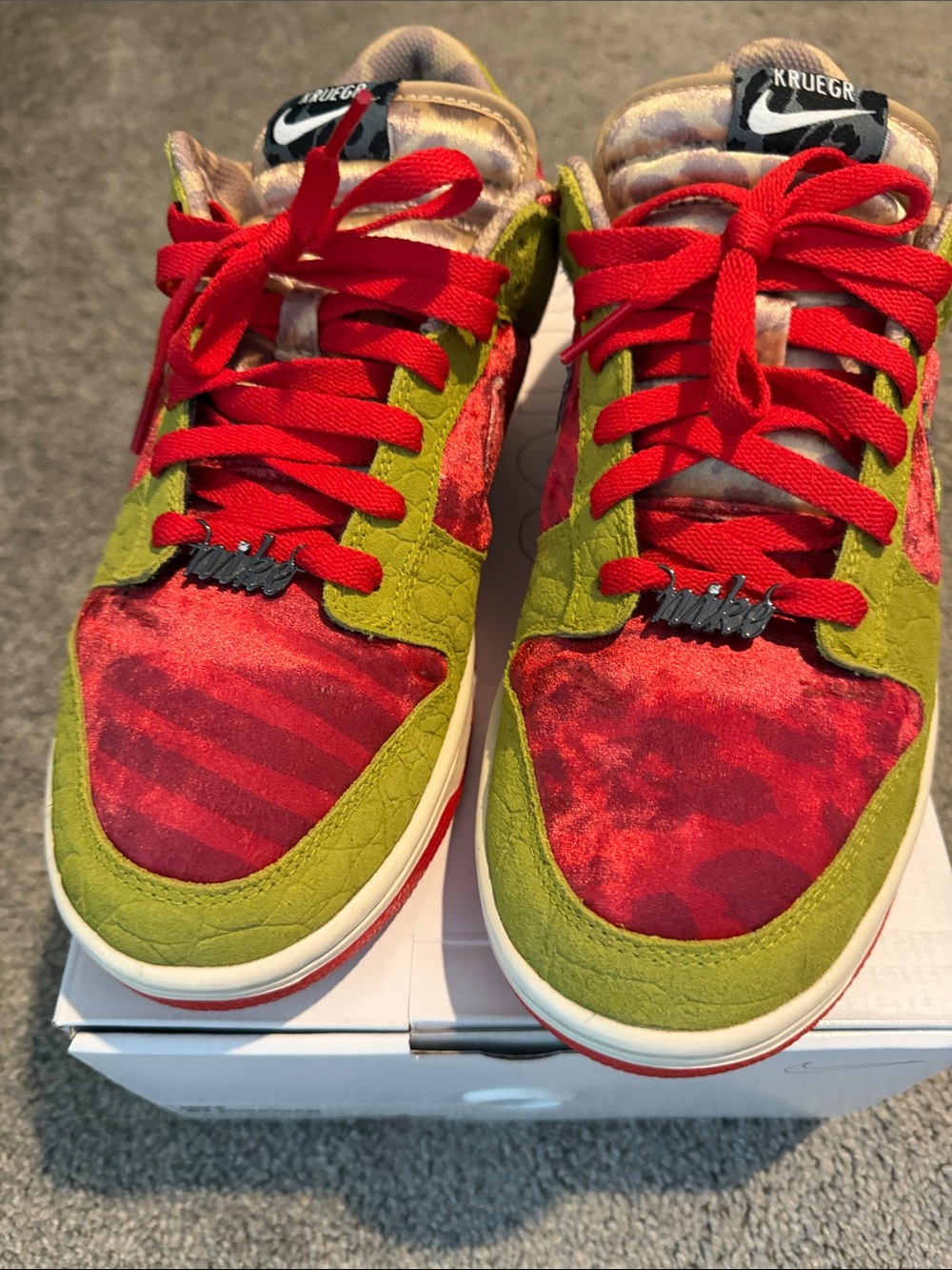 Nike ID dunk Low-Top Sneakers in Red and Green